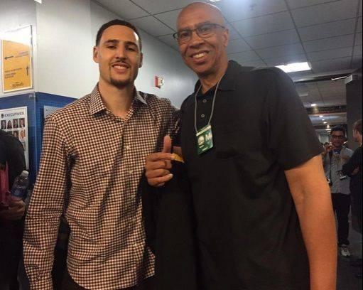 虽然背景不 虽然背景不